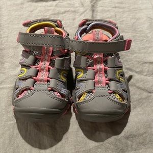 Sandal shoes